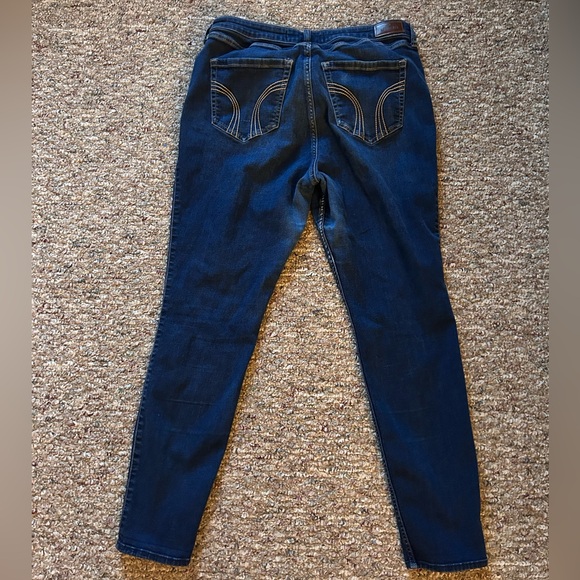 Hollister Curvy High-Rise Super Skinny Jeans - Picture 5 of 8